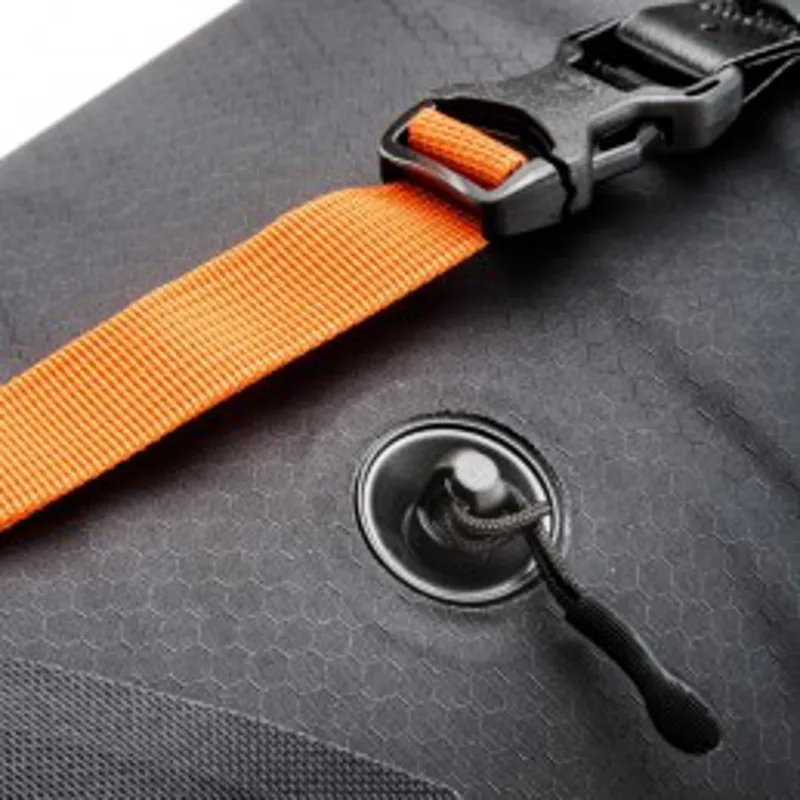 Ortlieb Saddle Bag 16.5L in Black/Orange-4